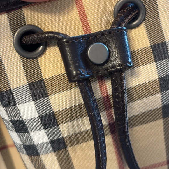 Burberry plaid bucket bag in excellent condition - Picture 6 of 15
